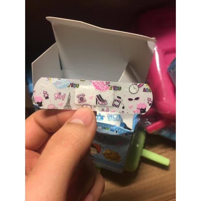 Hộp 100-120c băng cá nhân Urgo cho bé