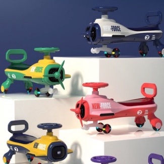 Xe lắc cho bé mẫu mới Máy Bay NEW FORCE, Xe lắc chòi chân máy bay lắc có nhạc và đèn cho bé từ 1-6 tuổi