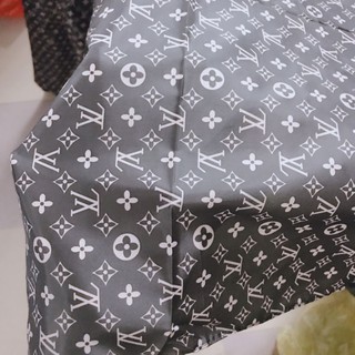 Khăn Cắt Tóc L.V in Logo Louis Vuitton