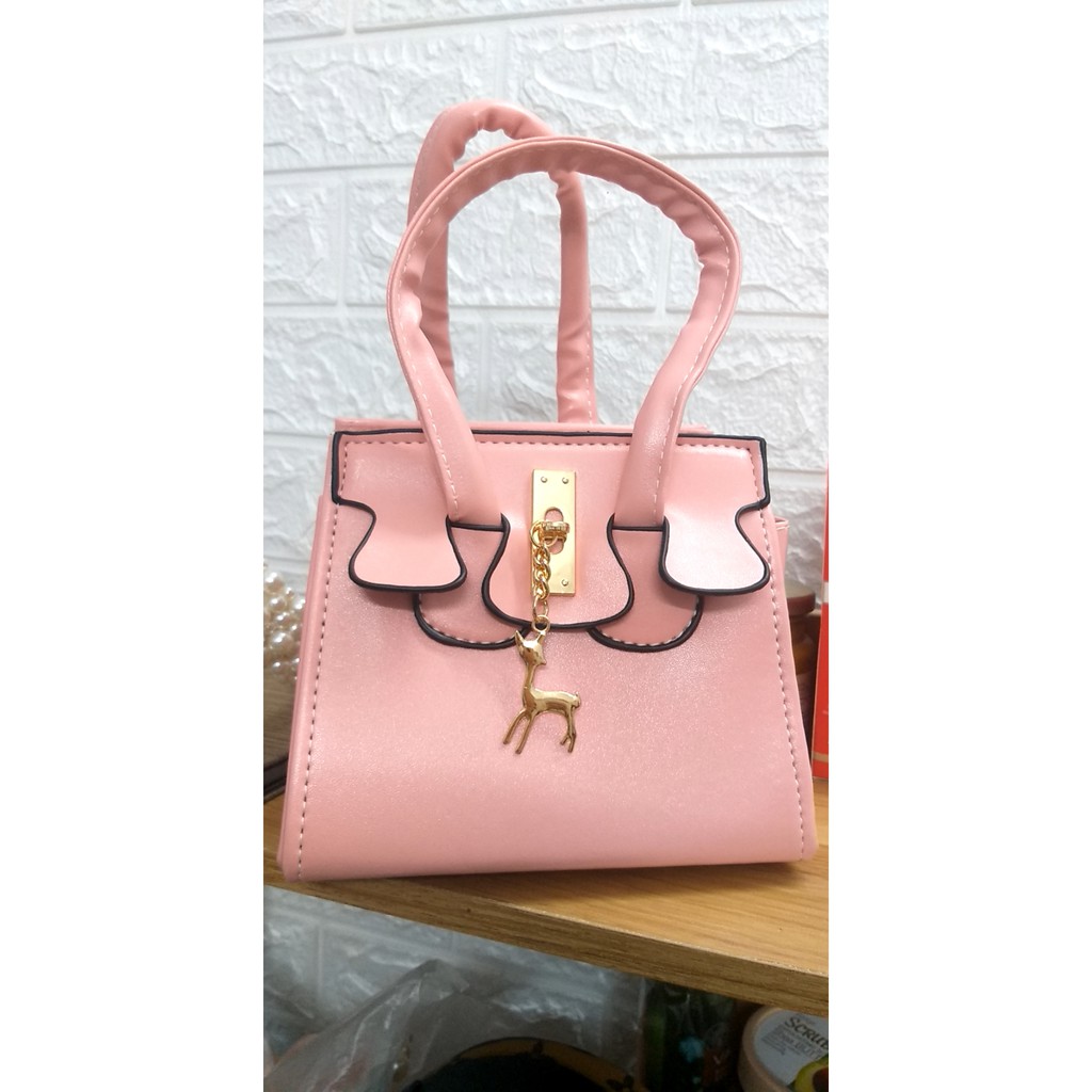 Free ship Xtra Túi đeo chéo nữ nhiều kiều xinh xắn sang chảnh cho bạn gái thoải mái lựa chọn.