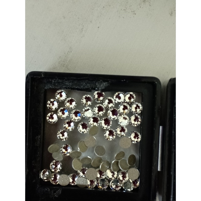 Đá đính răng 10v (Đá úc gắn răng sáng 3-4năm)