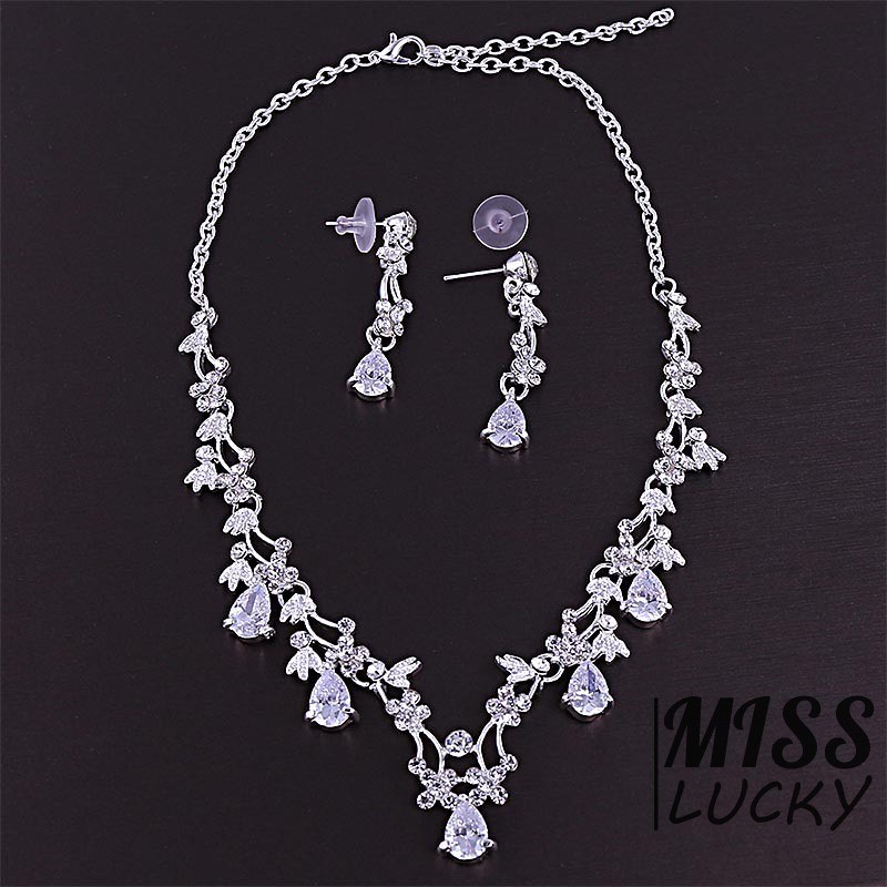 Bộ dây chuyền và khuyên tai đính đá sang trọng cổ điển