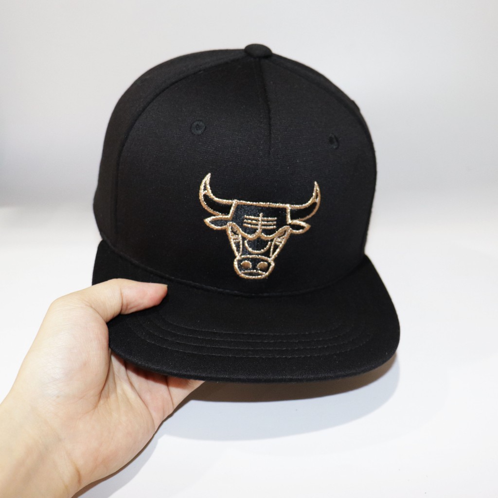 Nón Snapback Mũ Snapback Bulls Full Đen Logo Thêu Ánh Kim 2021.