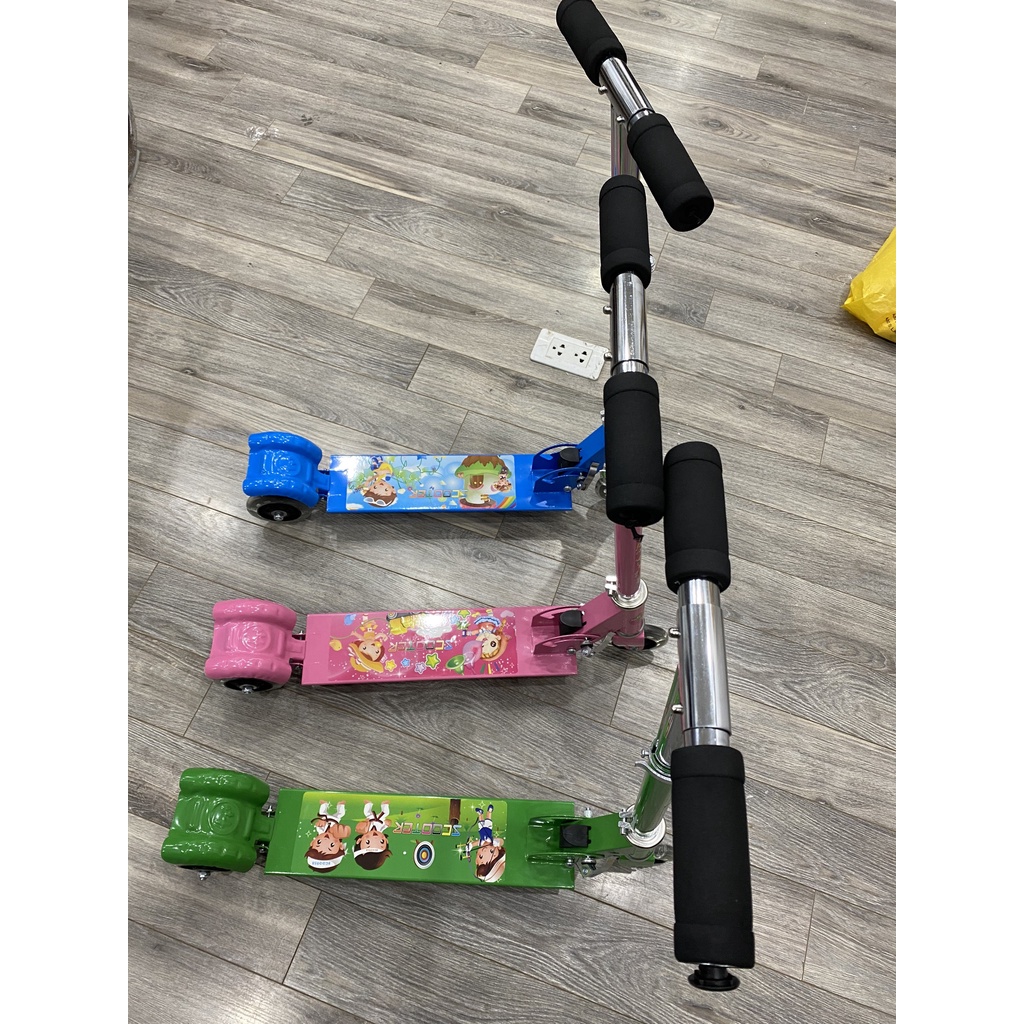 Xe trượt Scooter trẻ em có bánh đèn mã 951, có 3 nấc điều chỉnh chiều cao cho bé tư 2-6 tuổi