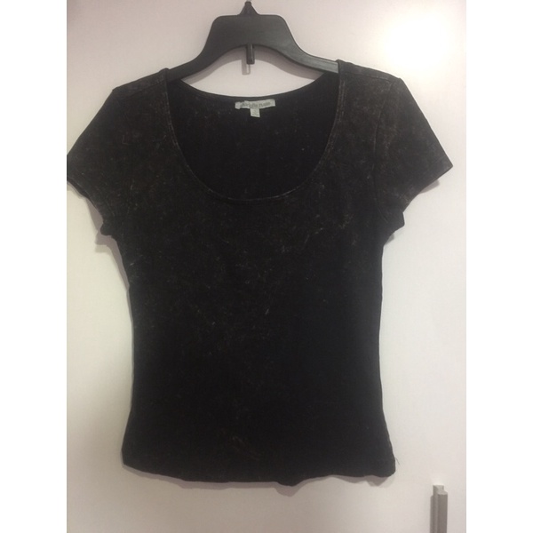 Áo thun croptop màu đen của Charlotte russe ôm body (44-50kg) - Thanh lý hàng xuất khẩu