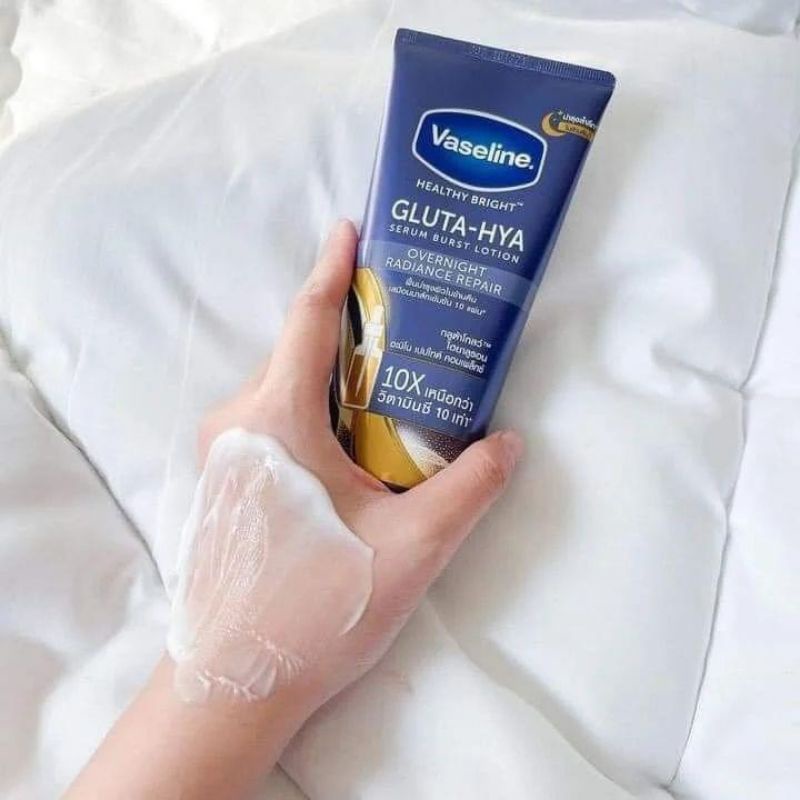 Kem dưỡng trắng Vaseline Gluta Hya Overnight 330ml