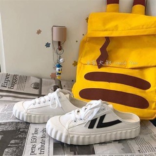 Giày sneaker đạp gót