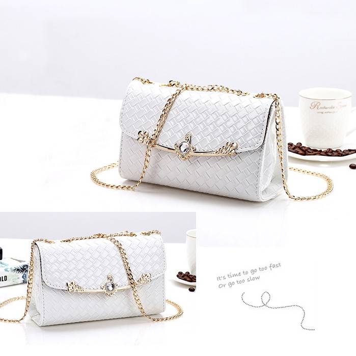 Túi Đeo Chéo Khóa Bấm T27 Màu Trắng