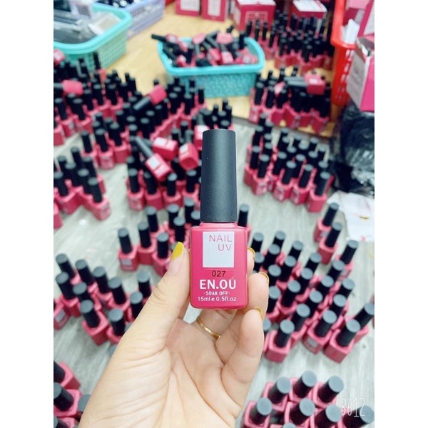 Sơn gel e.u là dòng sơn chất bóng bền thịnh hành nhất mọi thời đại nghành nail các tiệm salon đều sài hãng e.u chai đỏ