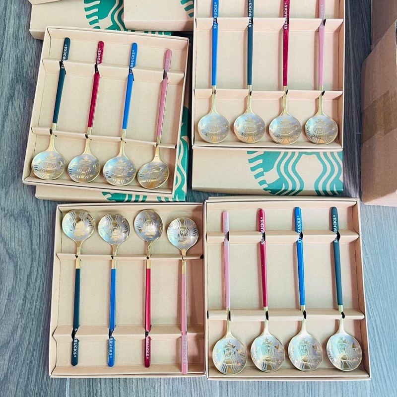 Set 4 chiếc thìa tròn họa tiết Starbuck độc đáo, chất liệu inox cao cấp cán màu (Kèm hộp đựng)
