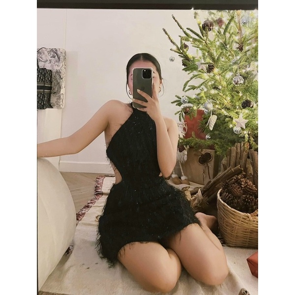Đầm body ren cổ yếm