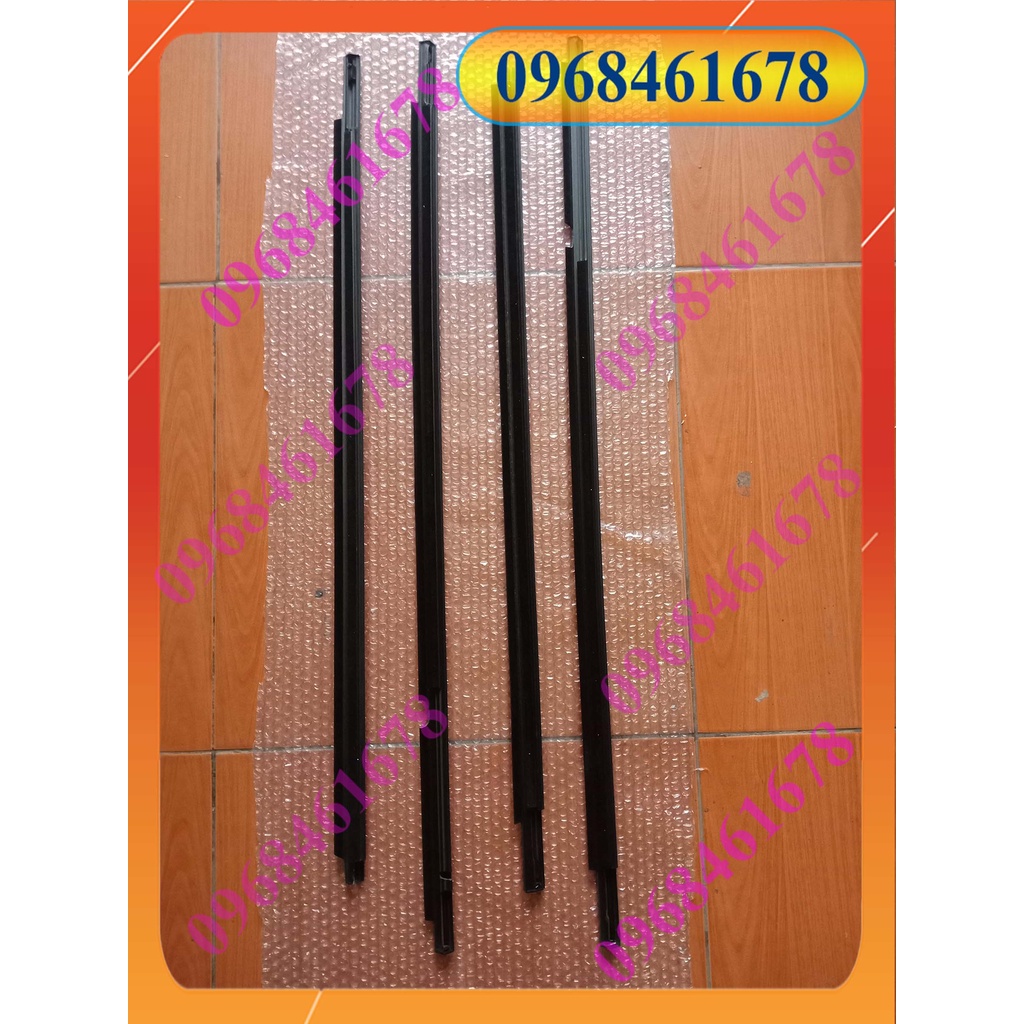 NẸP CHÂN KÍNH NGOÀI ALTIS 02-07, COROLLA J / Nẹp chân kính