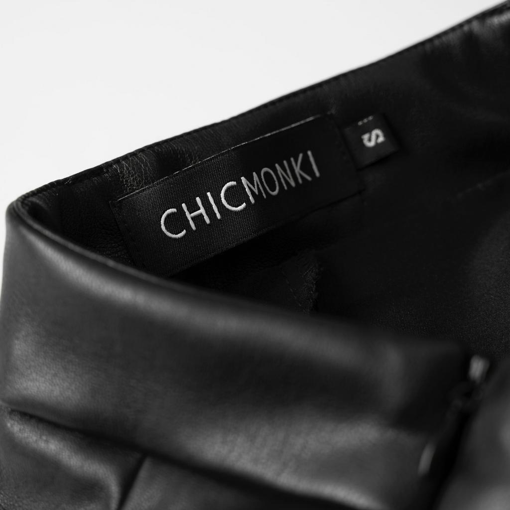 Chân váy da CHICMONKI kiểu xếp ly lộ túi, màu đen - CMT803