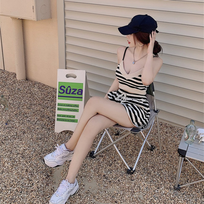 Set Áo Hai Dây Họa Tiết Kẻ Sọc Và Quần Ngắn Ống Rộng Thời Trang Dành Cho Nữ | BigBuy360 - bigbuy360.vn