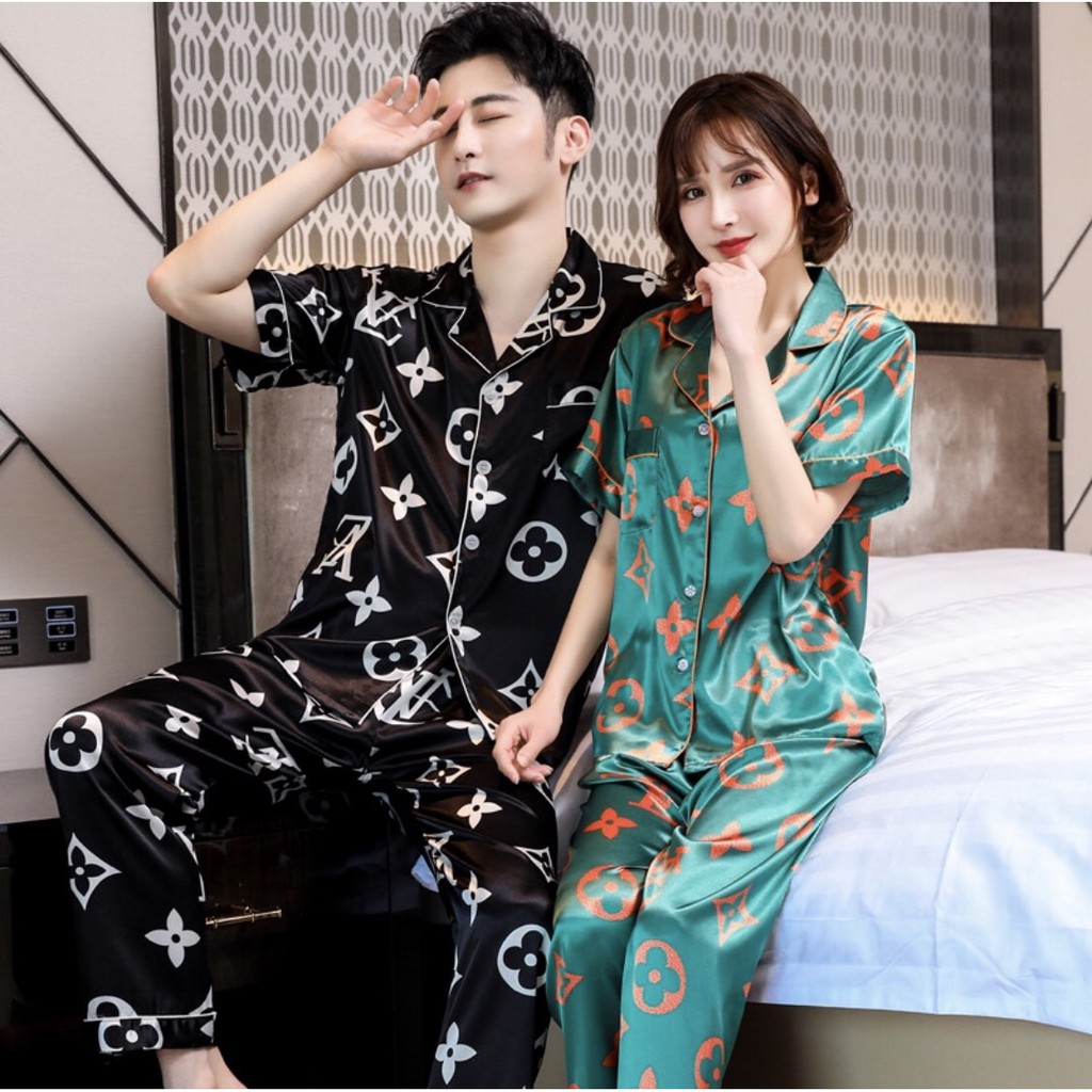 Bộ đồ đôi mặc nhà Pijama nam nữ chất lụa bóng cao cấp  siêu đẹp 917 tay áo lỡ (Hàng có sẵn)