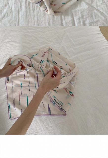 ÁO YẾM KHÔNG DÂY HOẠ TIẾT