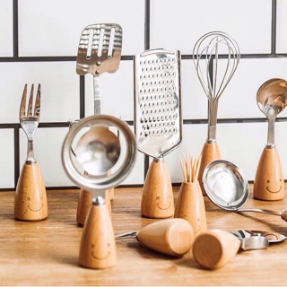 BỘ DỤNG CỤ NHÀ BẾP CÁN GỖ SMILEY