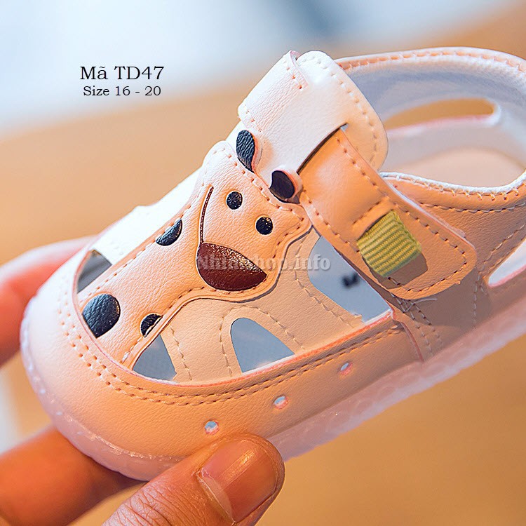 Giày sandal tập đi cho bé gái 0 - 18 tháng họa tiết hươu cao cổ dễ thương TD47
