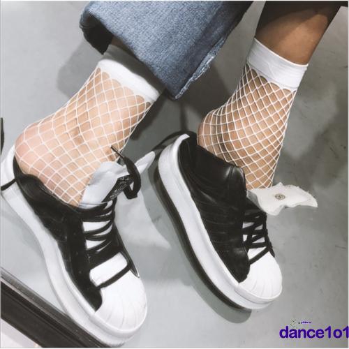 Tất lưới cổ cao màu đen và trắng cá tính