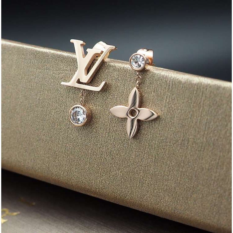 Khuyên Tai Hình Logo Bất Đối Xứng Thời Trang Mới Cho Nữ