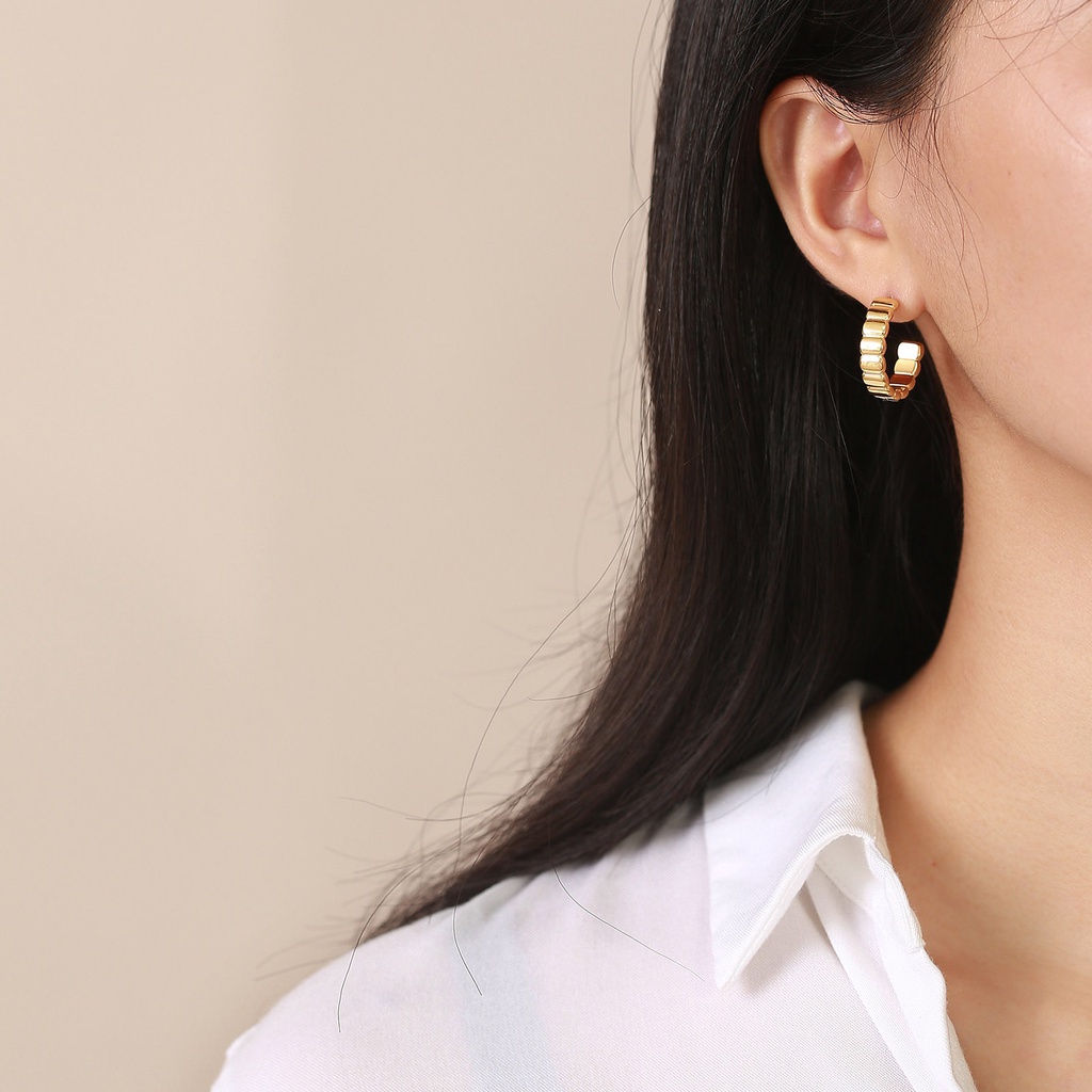 Khuyên Tai Chữ C Bằng Thép Không Gỉ Màu Vàng Thời Trang