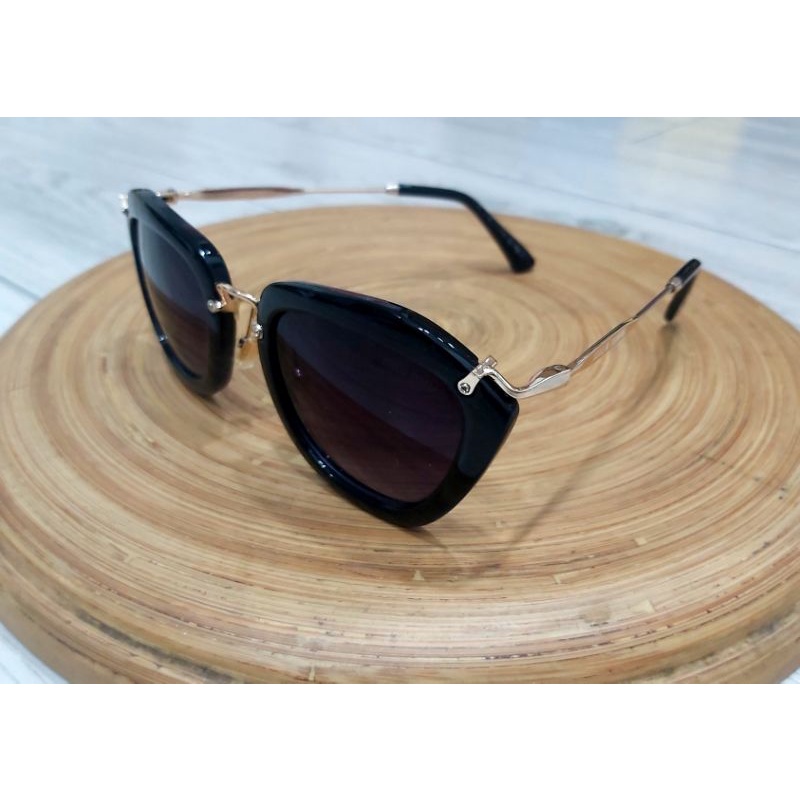 Kính mát nữ MiuMiu