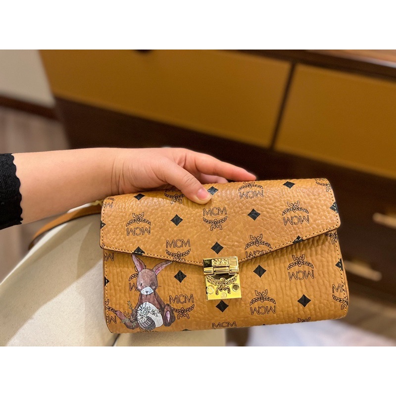 Túi đeo chéo nữ thương hiệu MCM size 23 da thật cao cấp