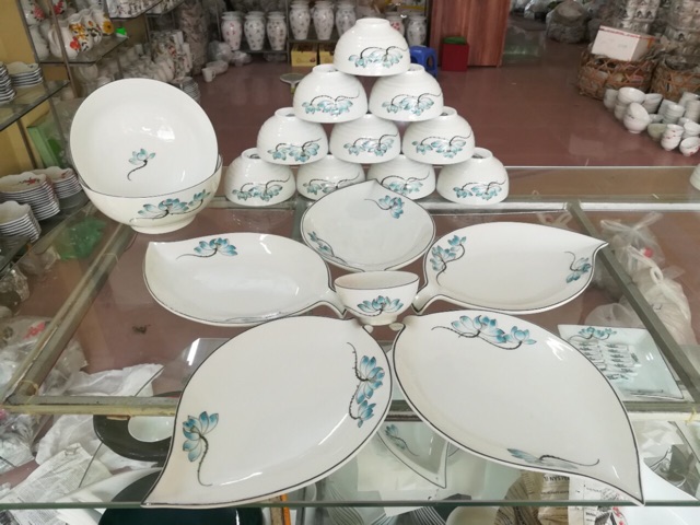 Bộ bát đĩa bộ tô chén dĩa men kem hoạ tiết sen xanh gốm sứ Bát Tràng