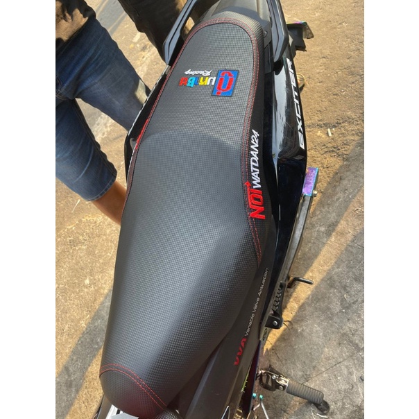 Da yên Thái Chữ Thêu cao cấp dành cho xe số Exciter Winner Dream Wave,
