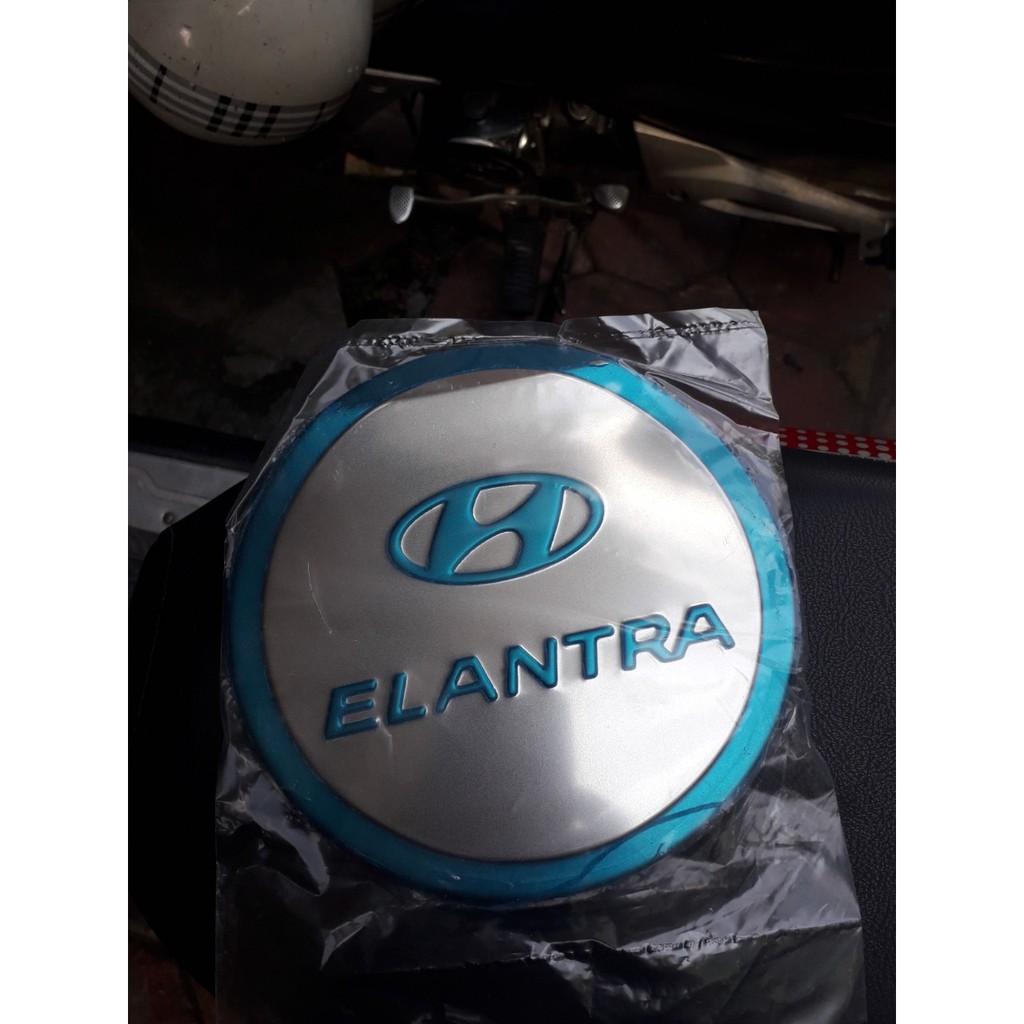 Ốp nắp bình xăng Inox theo xe Hyundai Elantra 2017 đến 2020