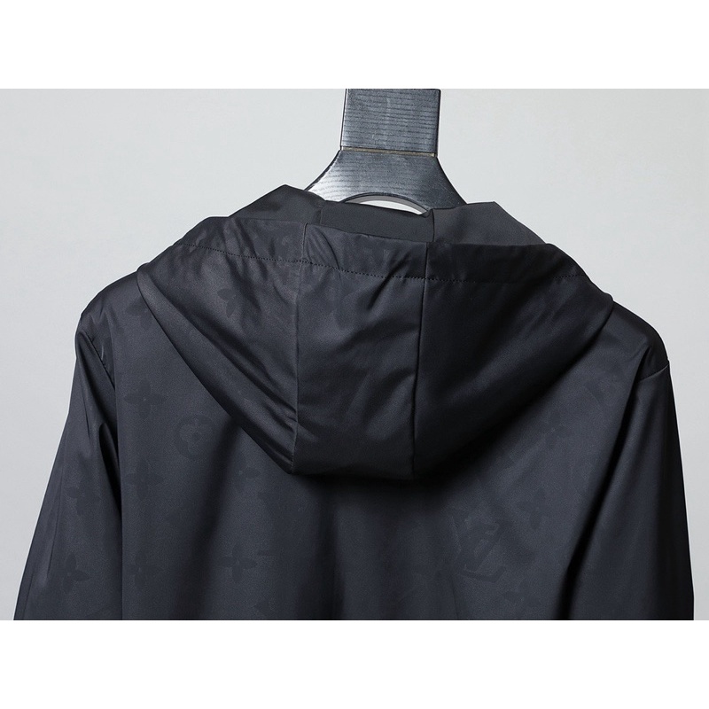 Áo khoác gió nam màu đen trơn thương hiệu Louis Vuitton LV cao cấp