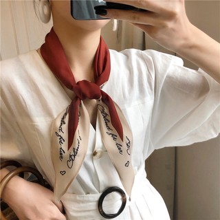 Khăn lụa choàng cổ in chữ màu đen phong cách Hàn Quốc