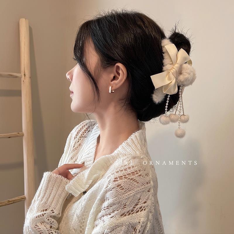 Cặp ngoạm nơ lông quả bông