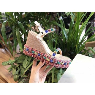 Giày Louboutin đế xuồng