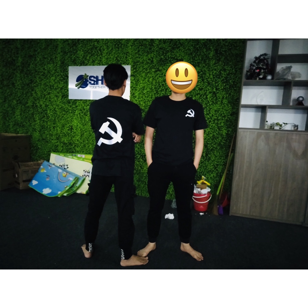 Áo phông cờ búa liềm