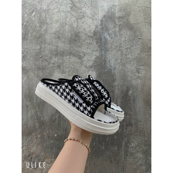 Dép sục buộc dây hot trend 2022 dành cho các nàng