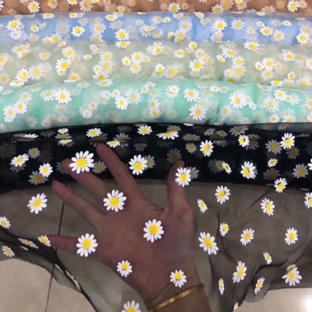 vải lưới in hoa cúc