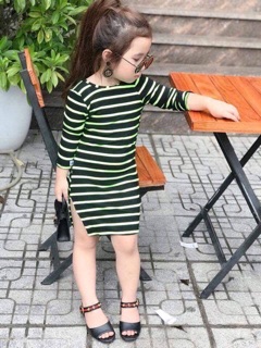 Váy bé gái