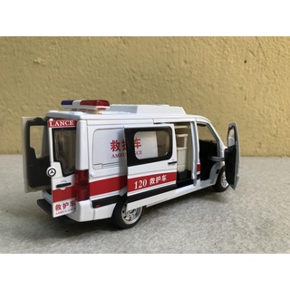 Mô hình xe cứu thương mercedes 120 1:32