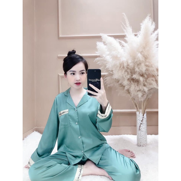 Đồ Bộ Pijama Dài Tay, Bộ Ngủ Lụa Tiểu Thư Áo Cộc, Quần Dài Viền Thêu Chữ Ký Kiểu Dáng Trẻ Trung - 𝑴𝑰𝑵𝑺𝑯𝑶𝑷 | BigBuy360 - bigbuy360.vn