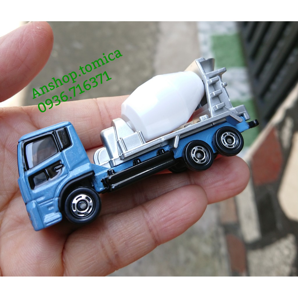 Mô hình xe trộn bê tông tomica Nhật bản