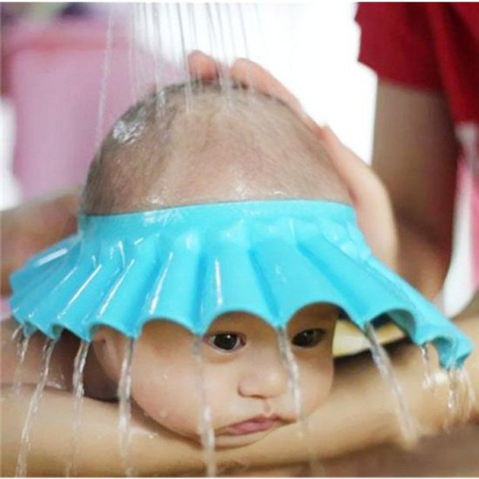 Mũ tắm cho bé chắn nước vào mặt, có bịt tai an toàn cho bé