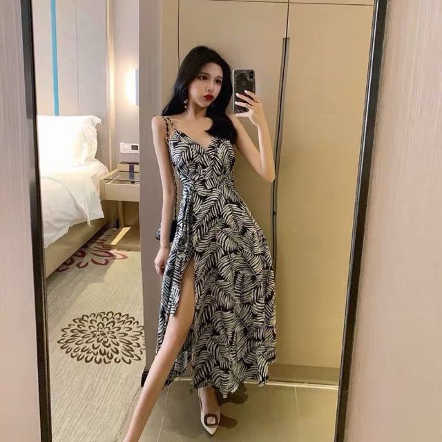 Đầm maxi dài 2 dây hoạ tiết lá cây phù hợp mùa hè