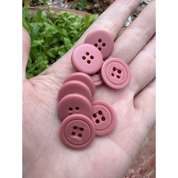 Nút áo nhựa người lớn (120k/kg)