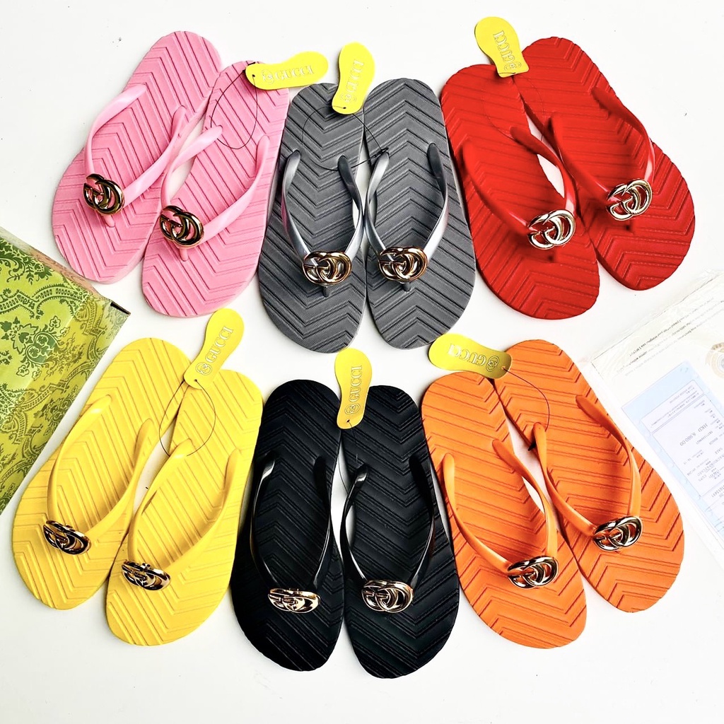 Dép xỏ ngón nữ Gucci siêu êm nhiều màu lựa chọn, đính charm Gucci giá siêu rẻ siêu bền tôn dáng cho chị em.