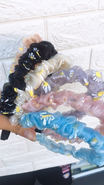 Bờm tóc hoa cúc hot trend