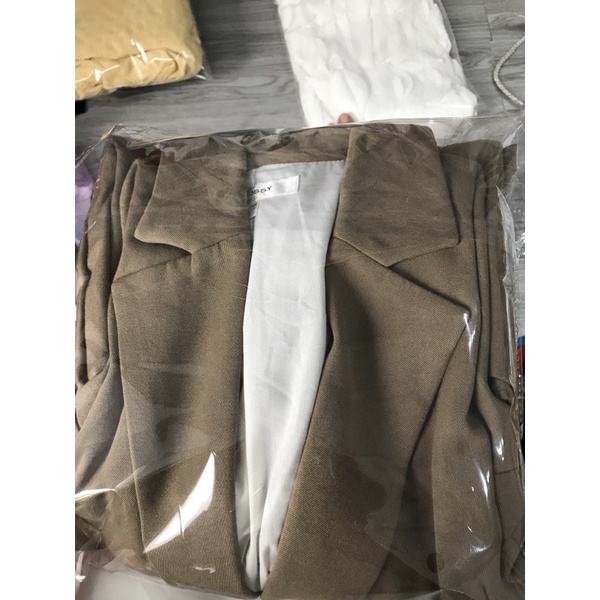 Áo blazer  khách chốt trên livestream