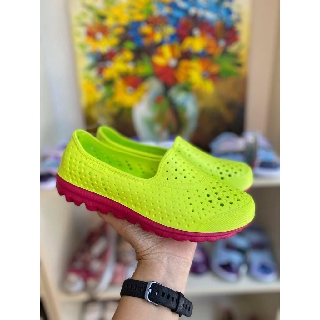 Giày skc bé gái Màu xanh nõn chuối đế hồng, chống mưa size 28-34