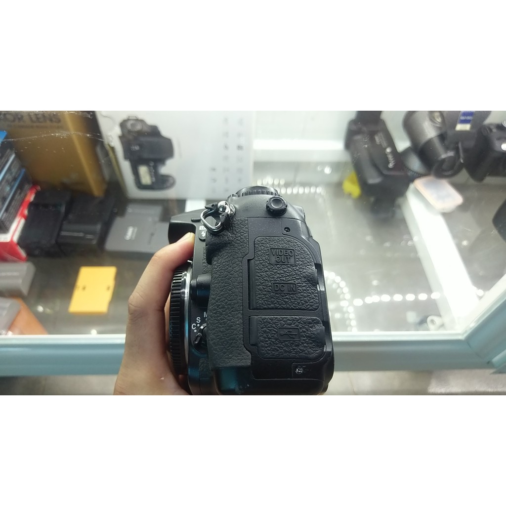 Máy Ảnh ống kính rời kĩ thuật số Nikon D200 . | BigBuy360 - bigbuy360.vn