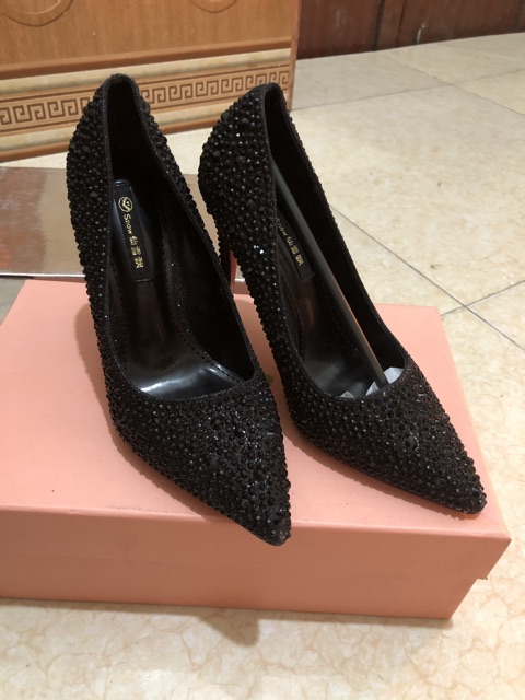 Giày cao gót đính đá